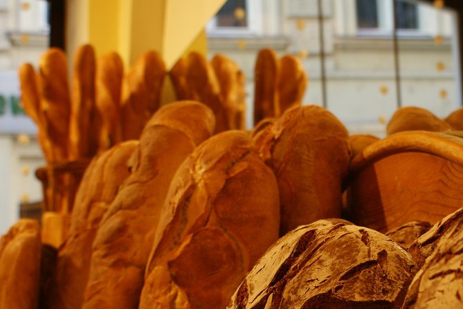 Best of Food Tour Vienna - A classic quick snack stop for take-with-you food