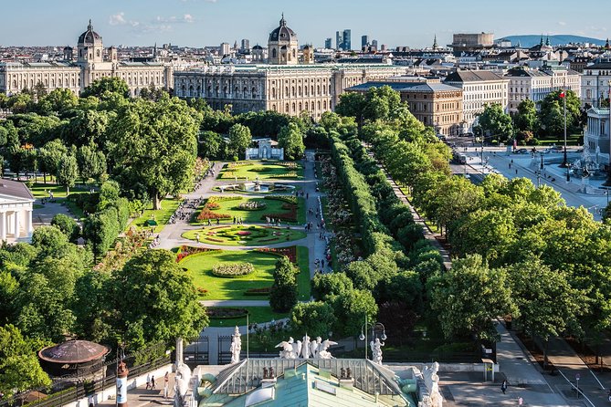 Bicycle tour - Vienna Complete - Stop 1: Hofburg, Vienna’s Imperial Core in One Big First Impression