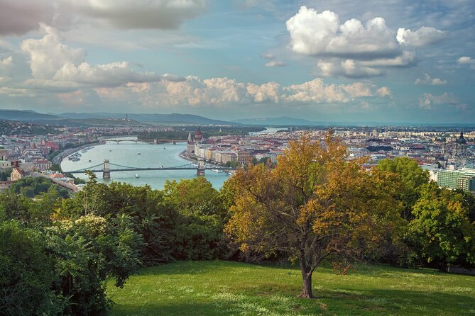 DayTrip to Budapest and Bratislava, two capitals - 3 hours in Budapest Old Town: your chance to eat and wander