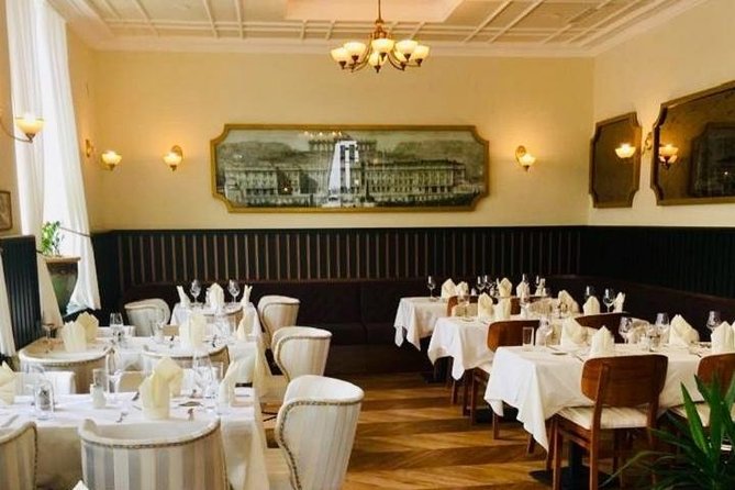 Evening at Schönbrunn Palace Vienna: 3-course Dinner and Concert - VIP ticket upgrade: priority access plus the sparkling wine moment