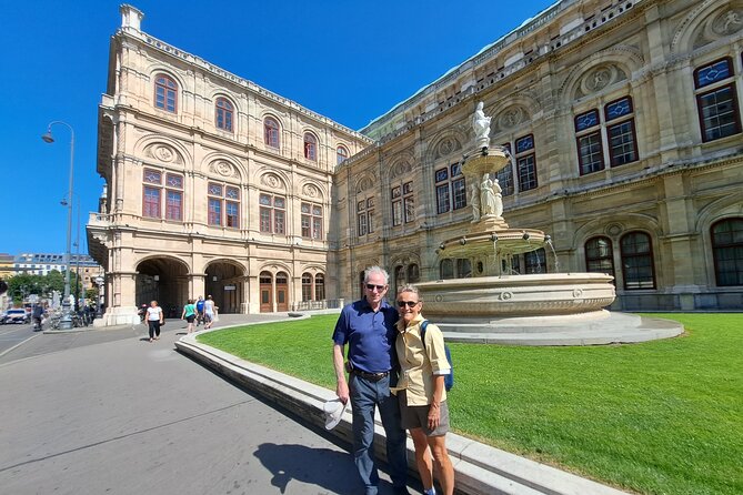 Fall in Love with Vienna Tour- the best of Vienna on foot! - Heldenplatz and Volksgarten, from the palace gates to rose gardens