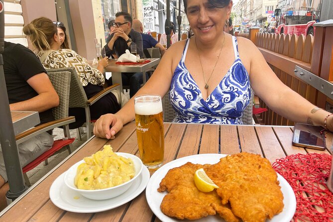 Food Tasting Tour in Hidden Gems of Vienna for Small Groups - Das Käuzchen: Grüner Veltliner plus sausage with goulash sauce
