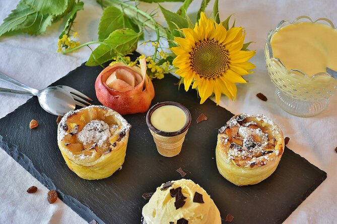 Food Tasting Tour in Hidden Gems of Vienna for Small Groups - Horváth Weinstüberl and apple strudel in a cave setting