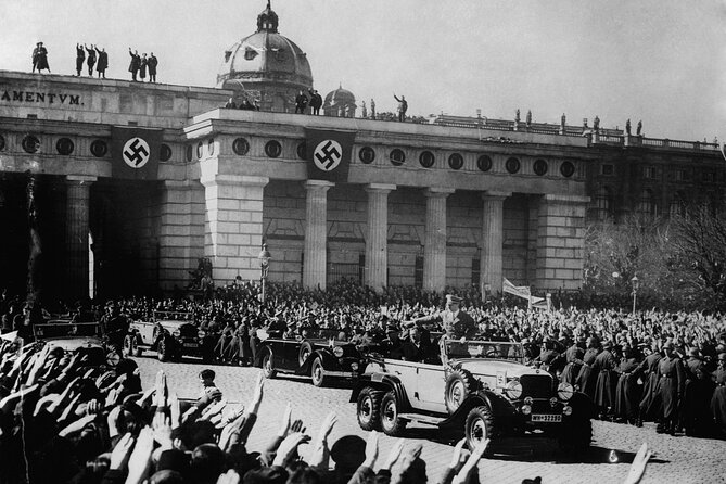 Historical Hitler Walking Tour of Vienna - Memorial Against War and Fascism: Alfred Hrdlicka’s reminder in Albertinaplatz