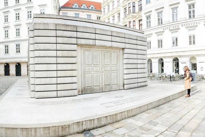 Historical Hitler Walking Tour of Vienna - Akademie der bildenden Kunste: the art school that rejected Hitler