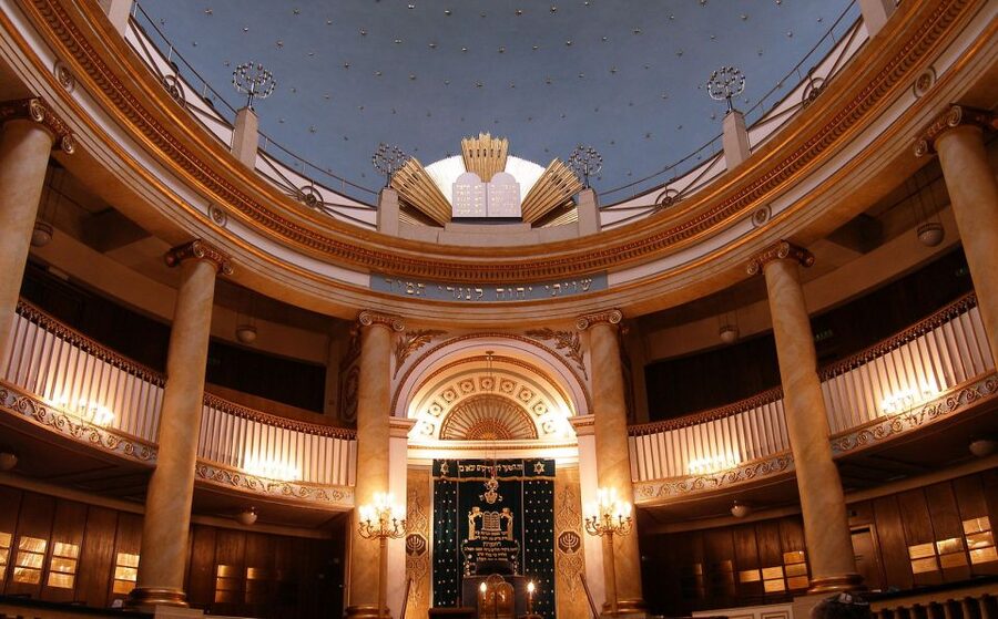 Jewish Vienna: City Synagogue Guided Tour - What to wear and bring: so security doesn’t slow you down