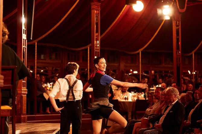 Strauss Dinner Show - The set dinner: what you get, what it means, and what to watch