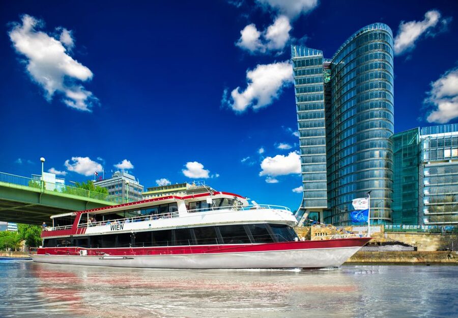 Vienna: 3.5-Hour Grand Danube River Cruise - Schwedenplatz to Urania: the fast start where the city opens up