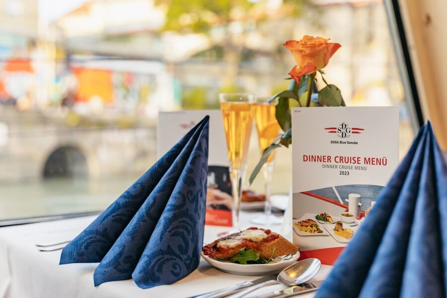 Vienna: 3-Course Evening Dinner Cruise - Main course choices: pork, red mullet, and vegetarian tempura