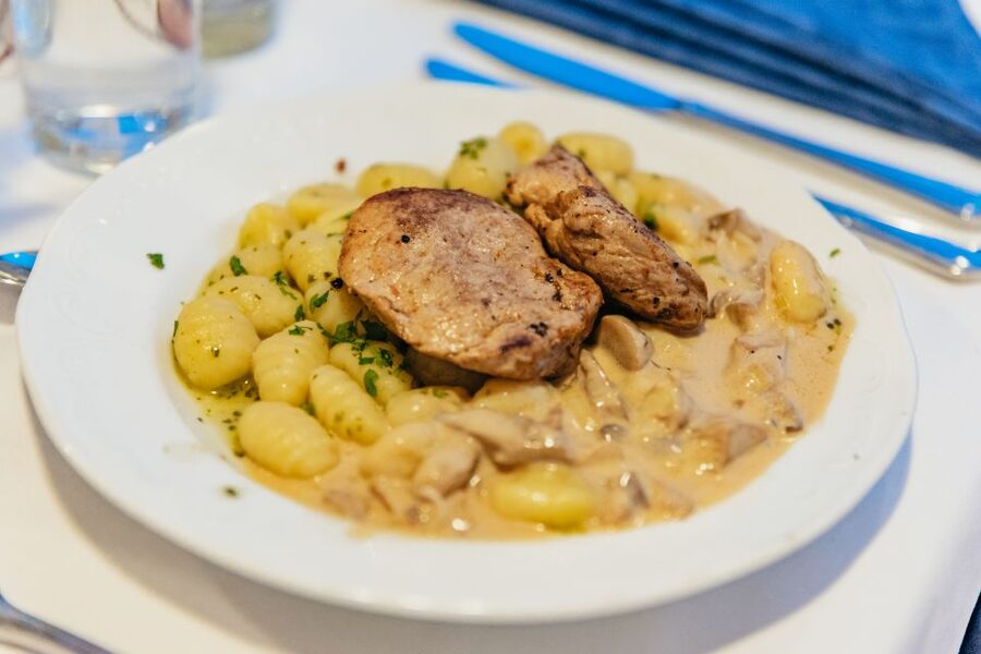 Vienna: 3-Course Evening Dinner Cruise - Service style onboard: fast, friendly, and usually smooth