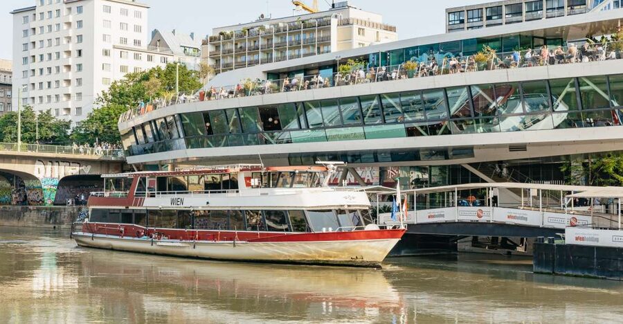 Vienna: 3-Course Evening Dinner Cruise - Drinks and extra costs: what to expect beyond the menu