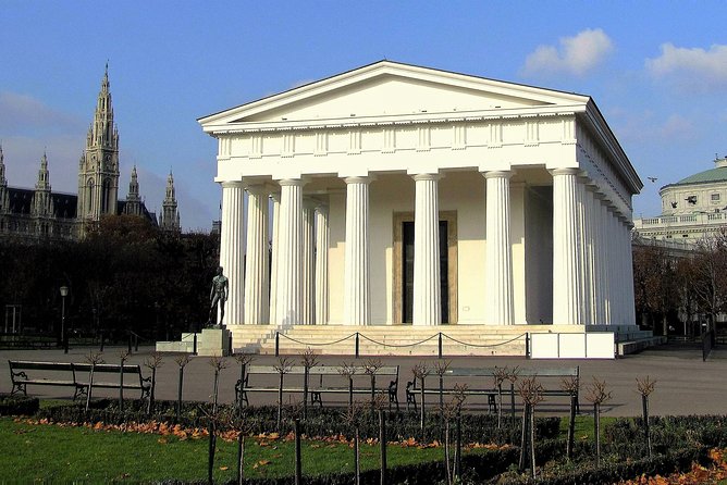 Vienna at First Glance a Private Walking Tour for First Timers - Heldenplatz and the Hofburg: The Habsburg Story on Foot