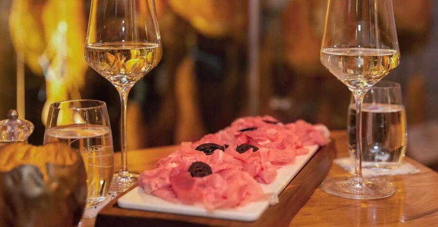 Vienna: Best of Vienna Food Tour - Palais Chocolate Stop: Fine Pralines in a Glamorous Setting