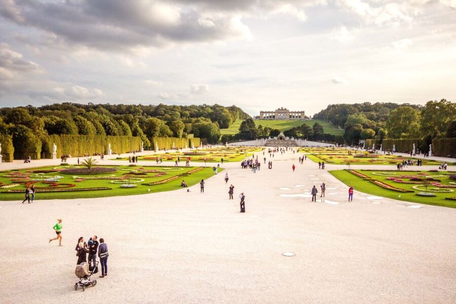 Vienna: Bus & Schönbrunn Palace Skip-the-Line Guided Tour - Language Setup: Picking English, German, or Spanish on the Right Days
