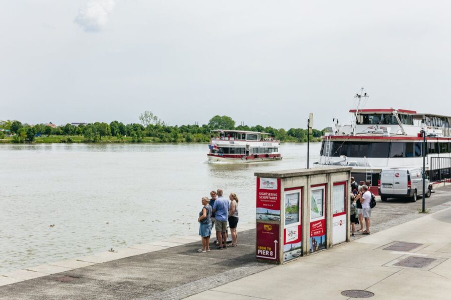 Vienna: City Cruise with Optional Lunch - Onboard screens and commentary: getting the story without needing Wi-Fi