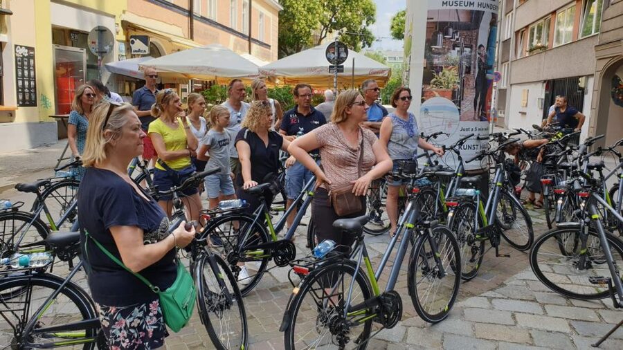 Vienna: City Highlights Guided Bike Tour - Vienna on a bike: why this format fits the city