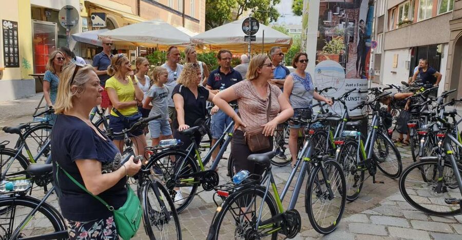 Vienna: City Highlights Guided Bike Tour - Meeting at Piaristengasse and the quick intro to Vienna’s power centers