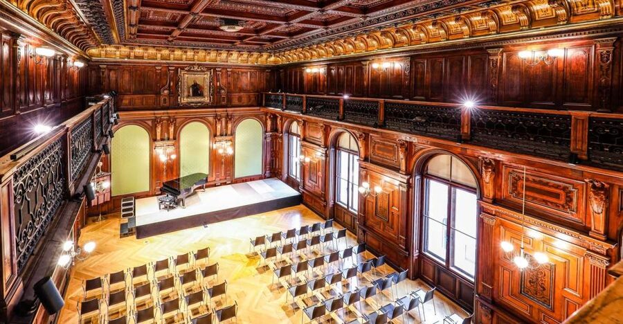 Vienna: Classical Concert at Eschenbach Palace - The performance mix: orchestra plus soloists, singers and dancers