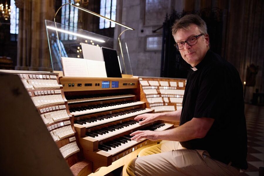 Vienna: Classical Concert at St. Stephen's Cathedral - Acoustics and Performance Style: Why the Cathedral Changes Everything