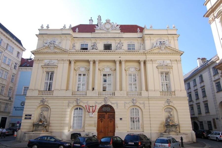 Vienna: Courtyards & Hidden Places Walking Tour - Courtyards and Hidden Corners Around the Historical Center