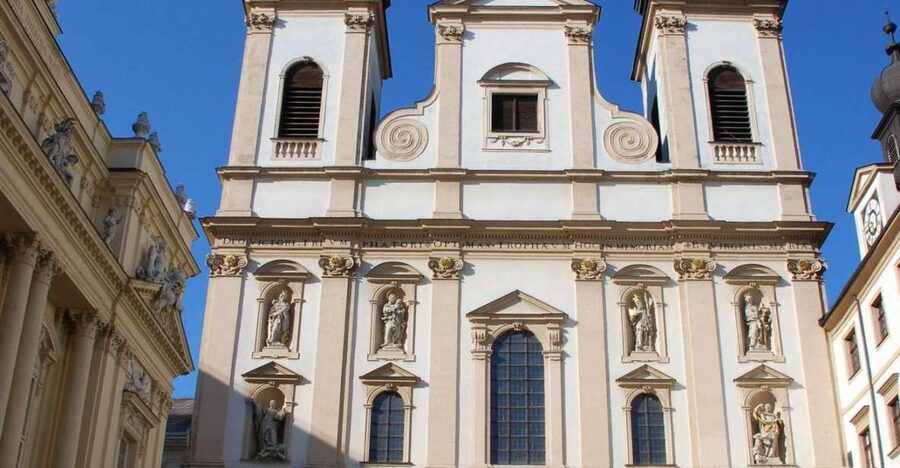 Vienna: Courtyards & Hidden Places Walking Tour - The Walk Begins at the Meeting Point, Then Quickly Becomes a Story Route