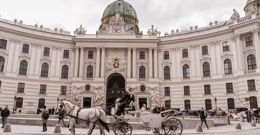 Vienna: Culinary Horse-Drawn Carriage Experience - What you get on the carriage, and what you might not