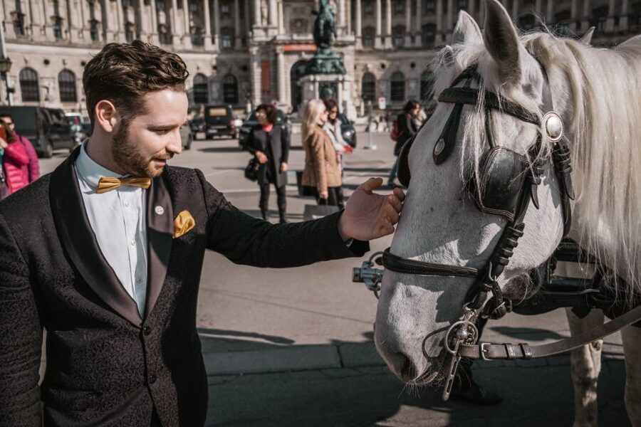 Vienna: Culinary Horse-Drawn Carriage Experience - Meeting at Albertina, then stepping into carriage-time