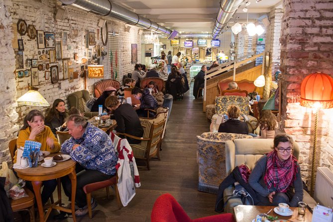 Vienna for Food Lovers: Cafés, Markets & Austrian Cuisine - Reumannplatz and Groissböck: coffeehouse comfort with a local face