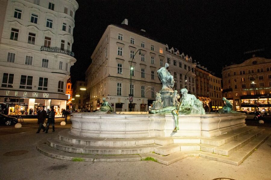 Vienna: Ghosts and Legends Guided Nighttime Walking Tour - St. Stephen’s Cathedral at the finish, with your eyes reset