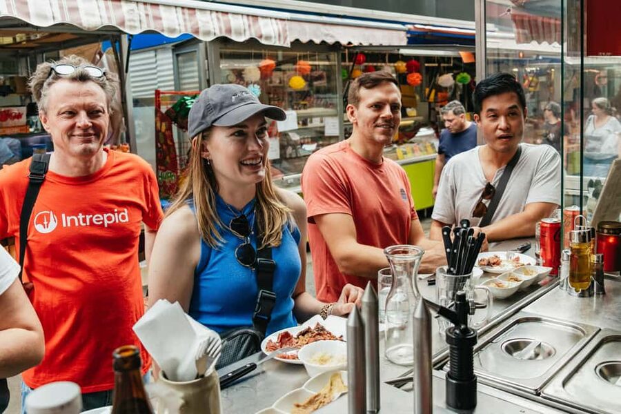 Vienna: Guided Foodie Walking Tour with Tastings and Coffee - The starting point at WEIN & CO Wien Stephansplatz
