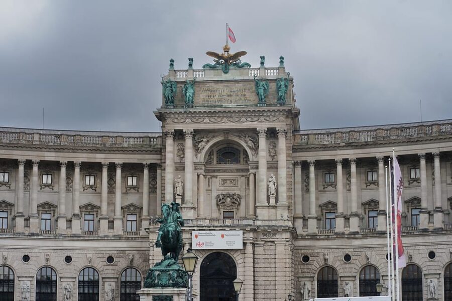 Vienna: Guided Walking Tour of City Highlights & Hidden Gems - St. Stephen’s Cathedral finish: making your last photos count
