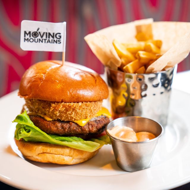 Vienna: Hard Rock Cafe with Set Menu for Lunch or Dinner - The Acoustic Menu (2 courses) and Electric Menu (3 courses)