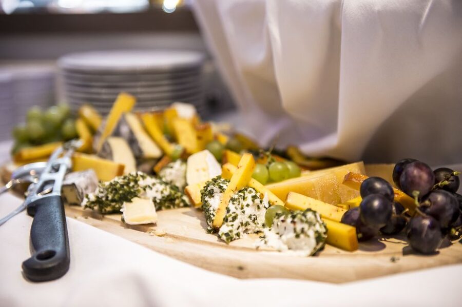 Vienna: Heurigen Cruise with Viennese Songs and Buffet - Should you book this Vienna Heurigen cruise?