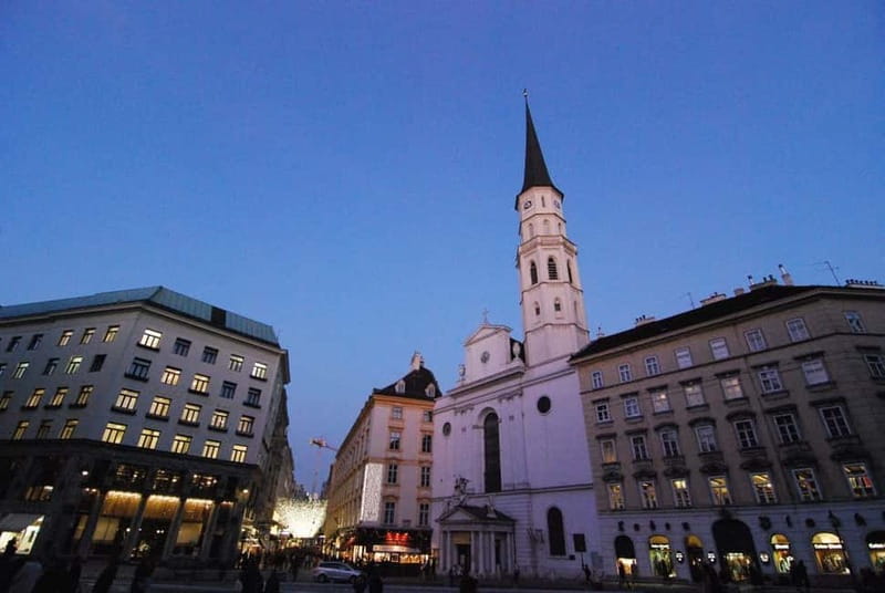Vienna: History Highlight Walking Tour - Hofburg Palace, Heldenplatz, and the 555,000 m² Scale Moment