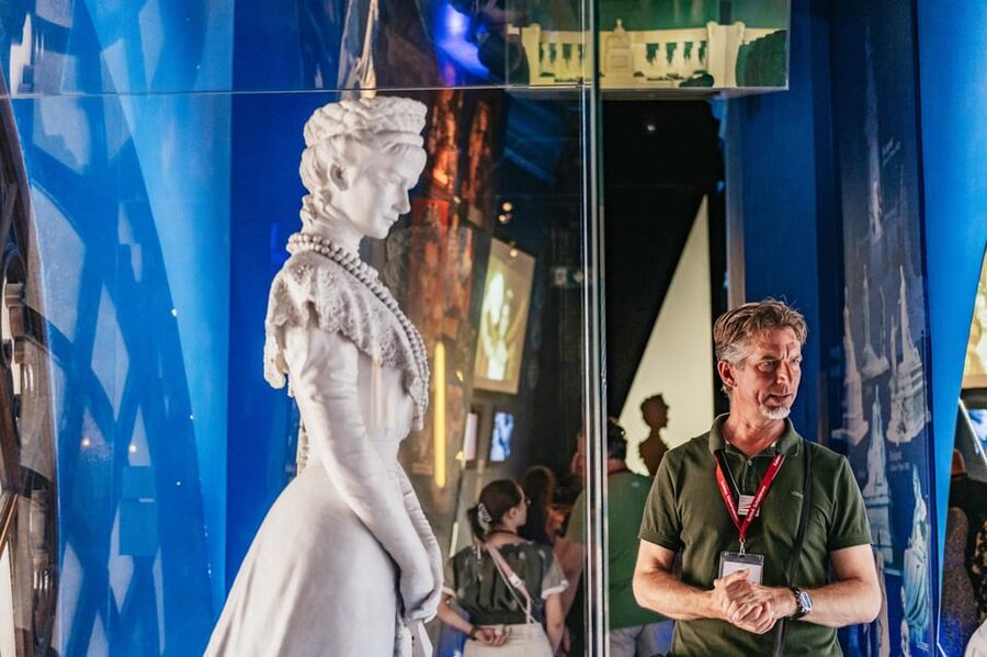Vienna: Hofburg and Empress Sisi Museum Guided Tour - Augustinian Church, Habsburg weddings, and Marie Antoinette’s Vienna link