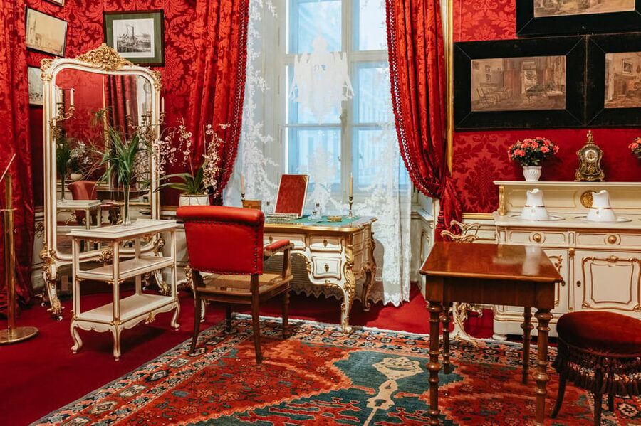 Vienna: Hofburg and Empress Sisi Museum Guided Tour - Volksgarten ending: a photo spot that also helps your timing