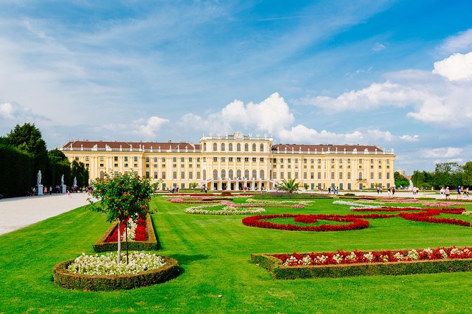 Vienna Hop On Hop Off City Tour - Audio commentary in 19 languages, plus the music history walking files