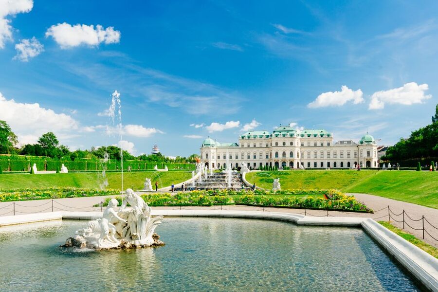 Vienna: Hop-On Hop-Off Sightseeing Bus Tour in 19 Languages - Green Line summer panoramic views to Grinzing and Cobenzl