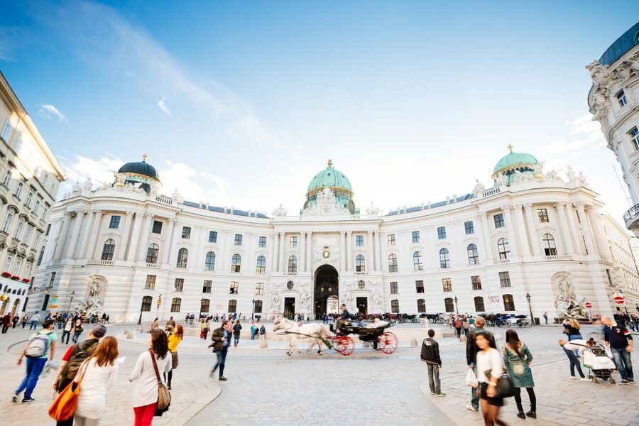 Vienna: Hop-On Hop-Off Sightseeing Bus Tour in 19 Languages - Red Line around the Ring Road, from the State Opera to the City Park