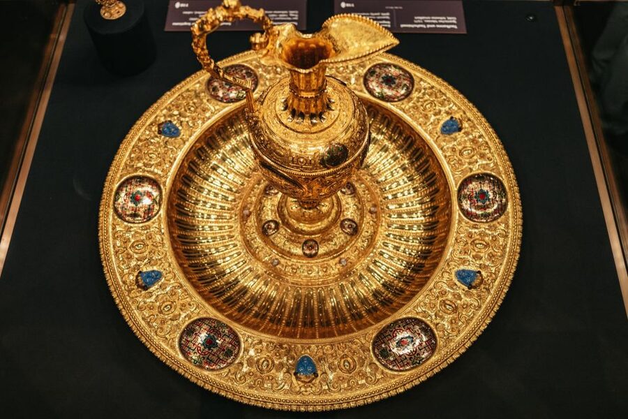 Vienna: Imperial Treasury in the Hofburg Palace - Audio guide or no guide: how to get more from the labels