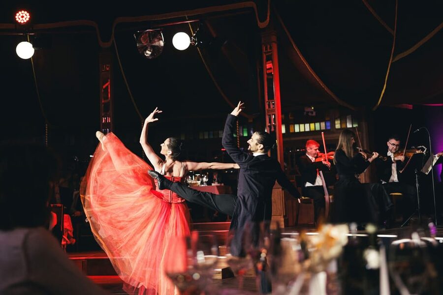 Vienna: Johann Strauss Dinner Show at the Prater - Dinner first, plates served while the music runs