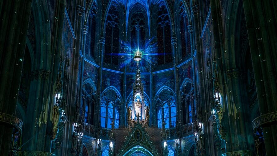 Vienna: Light of Creation Votive Church Immersive Light Show - Rules in a dark church, and why they matter