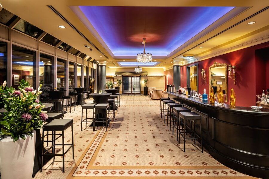 Vienna: Mozart Concert and Austrian Delights Dinner - Should you book this Mozart Concert and Austrian Delights dinner?