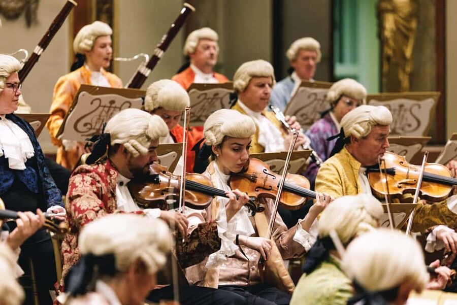 Vienna: Mozart Concert at the Vienna State Opera - Vienna State Opera Atmosphere: Baroque Costumes and Real Stage Energy