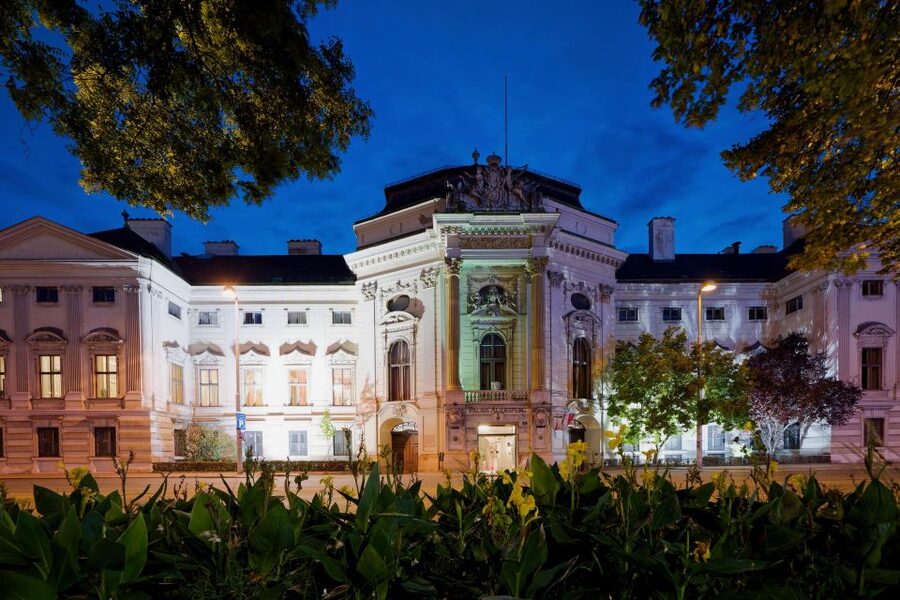 Vienna: Mozart & Strauss Classical Concert at Börse Palace - Timing choices: 6:30 PM vs 8:30 PM, and how to plan dinner