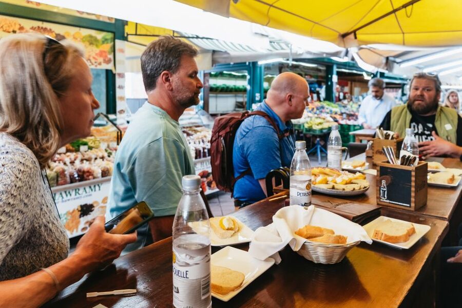Vienna: Naschmarkt Food Tasting Tour - How the gastrosophic guide approach helps you eat smarter later