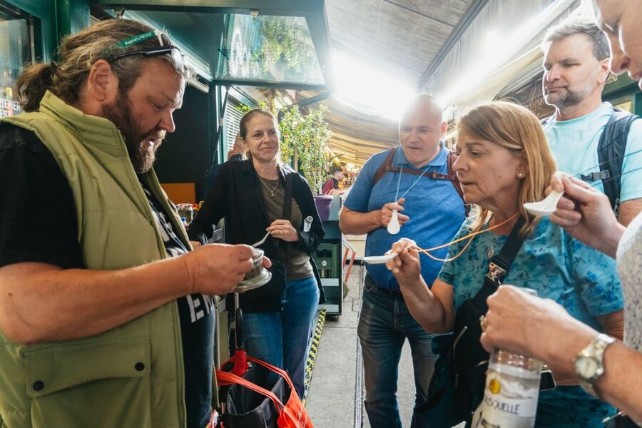 Vienna: Naschmarkt Food Tasting Tour - Logistics that matter on a Naschmarkt food walk