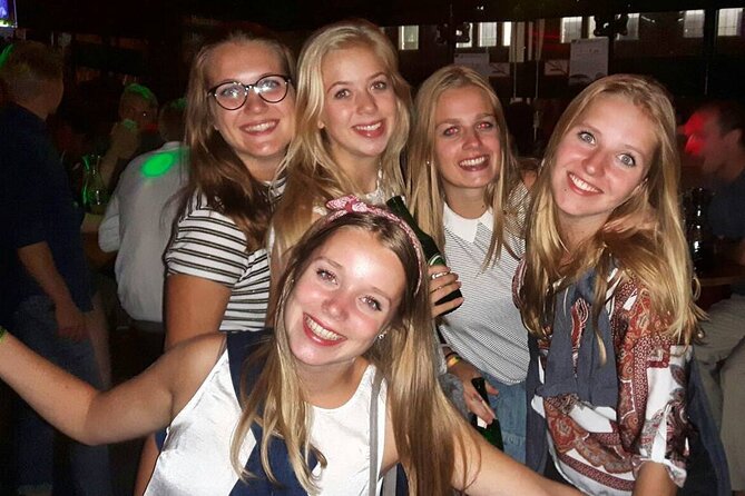 Vienna Nights Pub Crawl - Stop 3 at Kaktus Club (Gnadenlos): dance floor time with the group