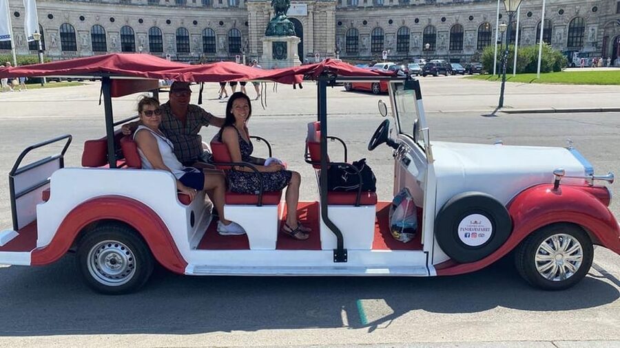 Vienna: Old Town Sightseeing Tour in a Vintage-Style E-Car - Why this one-hour Old Town route works so well