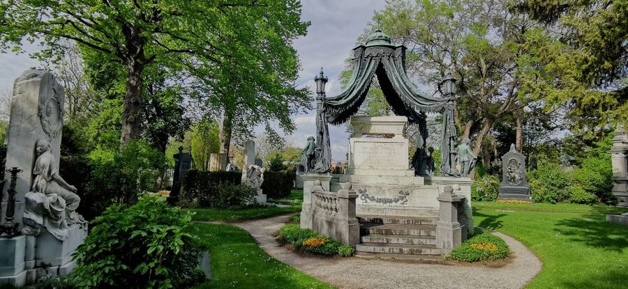 Vienna: Private Walking Tour of the Central Cemetery - Key things to look forward to